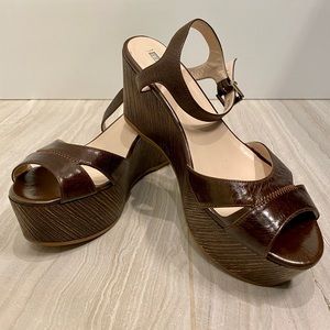 Giorgio Armani Brown X1P557 Platform Sandals